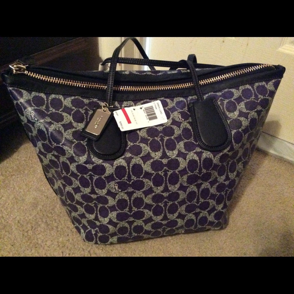 Coach Signature Canvas Linen Taxi Zip Tote 33504